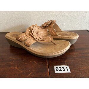 Cliffs By White Mountain Wedge Sandals Womens 9M Tan Floral Embellished Flip Flo